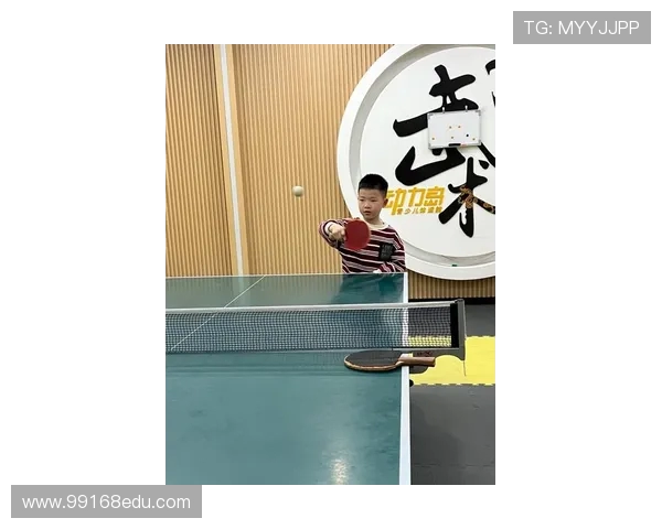 逆天吊射！她懵圈了：这球怎么进的？(1)